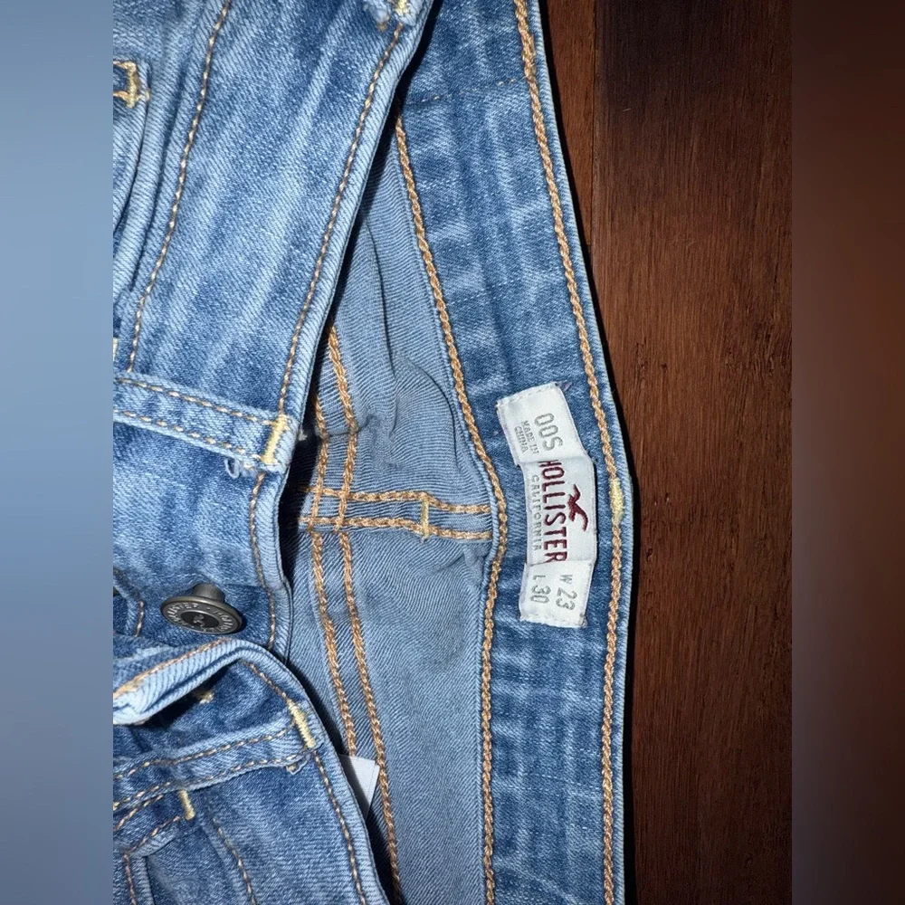 Hollister Light Blue Denim Jeans - Picture 2 of 3